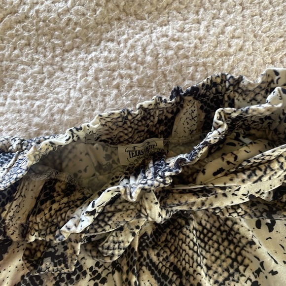 Snakeskin print shorts - Picture 2 of 2